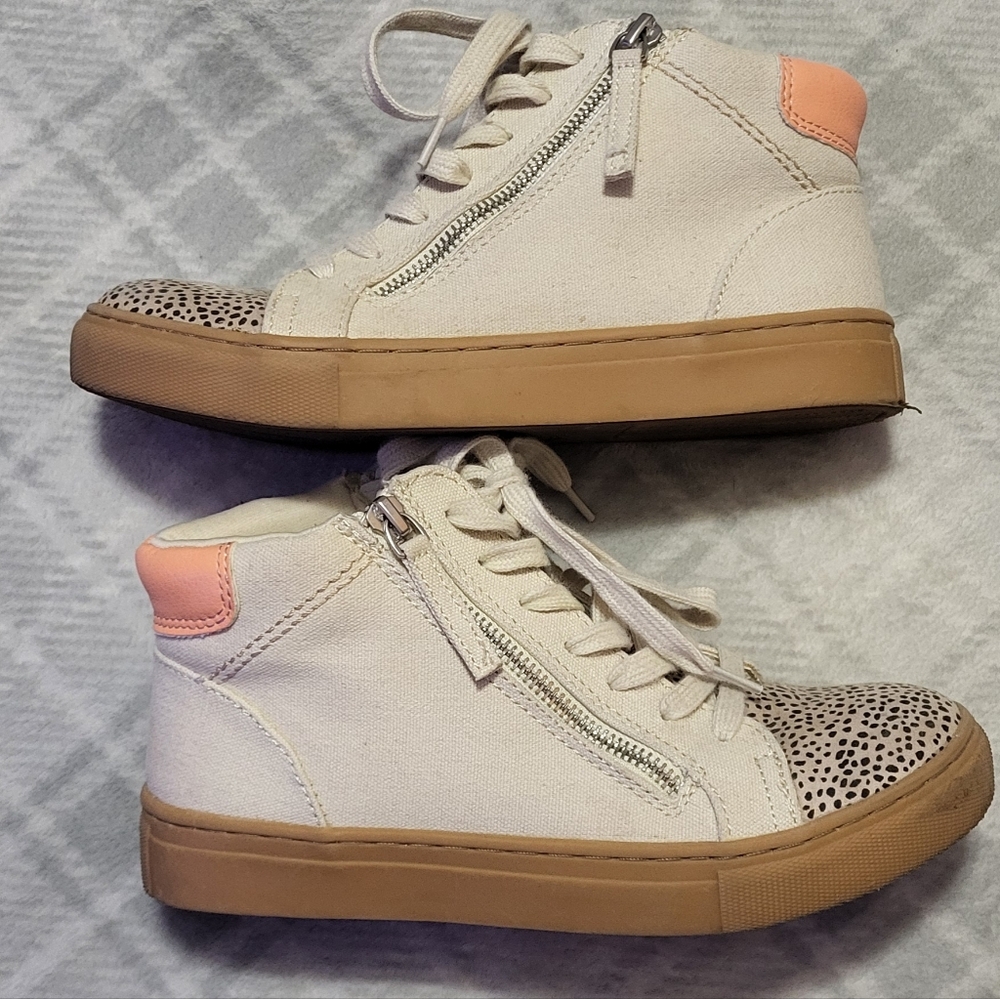 Universal Thread Cream/Tan Animal Print High-Top Sneakers Size 6